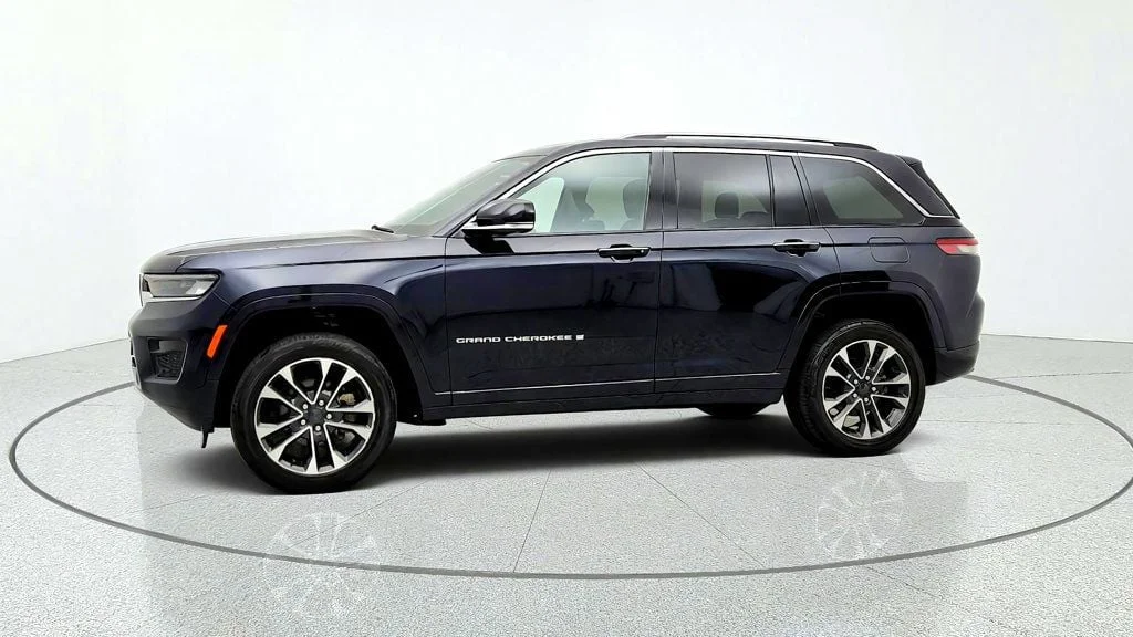 Used 2023 Midnight Sky Jeep Overland 4x4 w/ Luxury Tech & Advanced ProTech Groups image 8