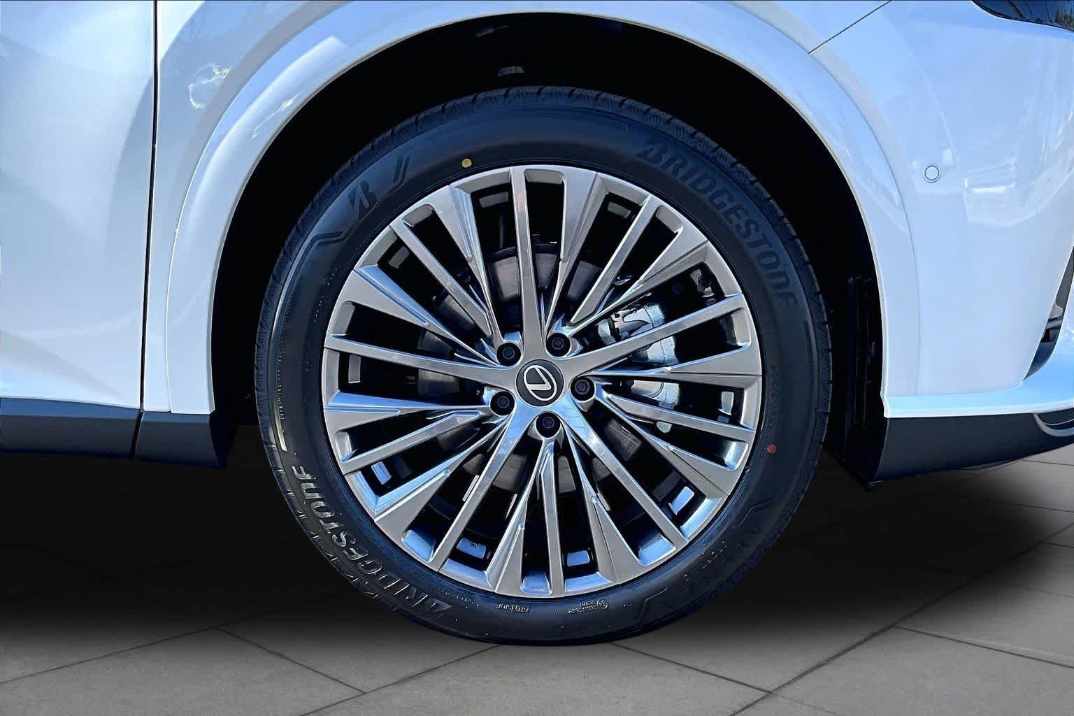 New 2026 Eminent White Pearl Lexus LUXURY AWD image 9