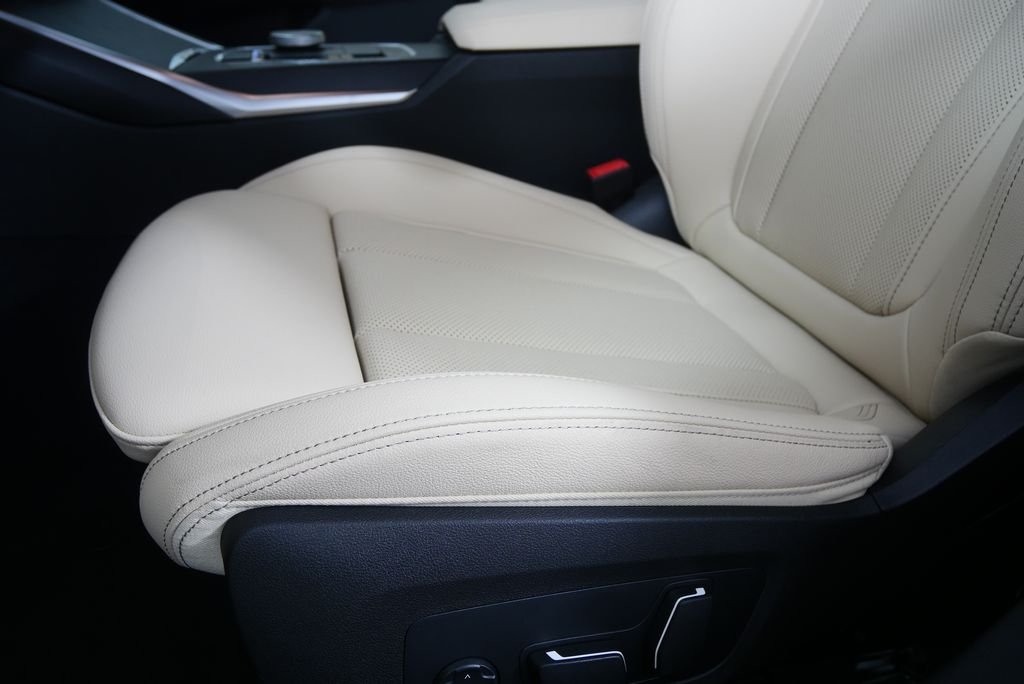 Used 2026 Alpine White BMW 330i image 10