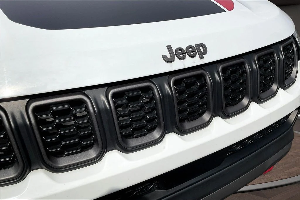 Used 2025 White Jeep Trailhawk image 36