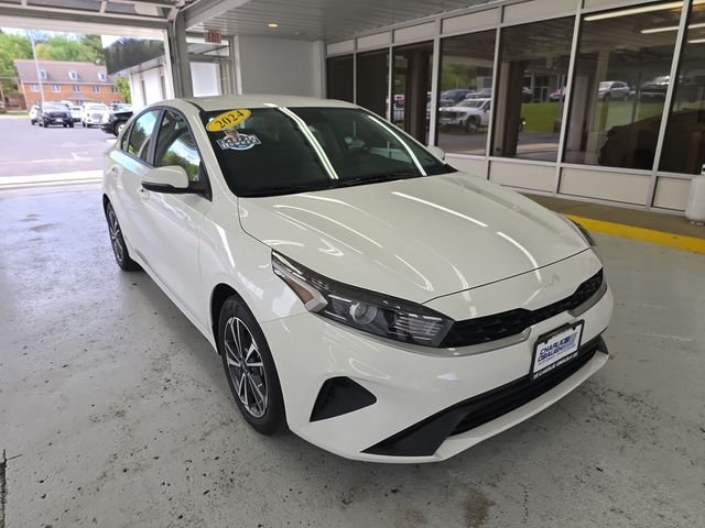 Used 2024 White Kia LXS image 7