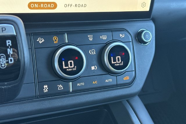 Used 2026 White Land Rover X-Dynamic SE image 20