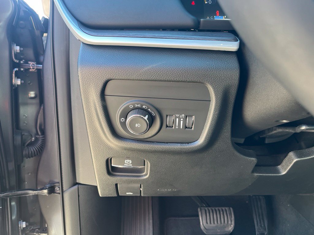 Used 2024 Gray Metallic Jeep Limited image 25