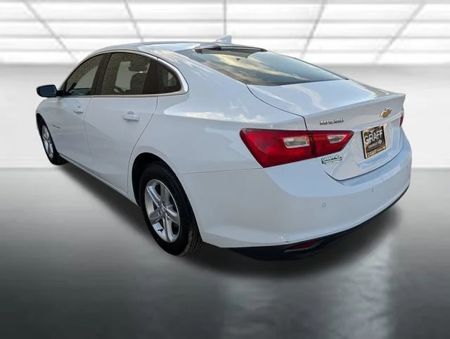 Used 2024 Summit White Chevrolet 1LT image 2