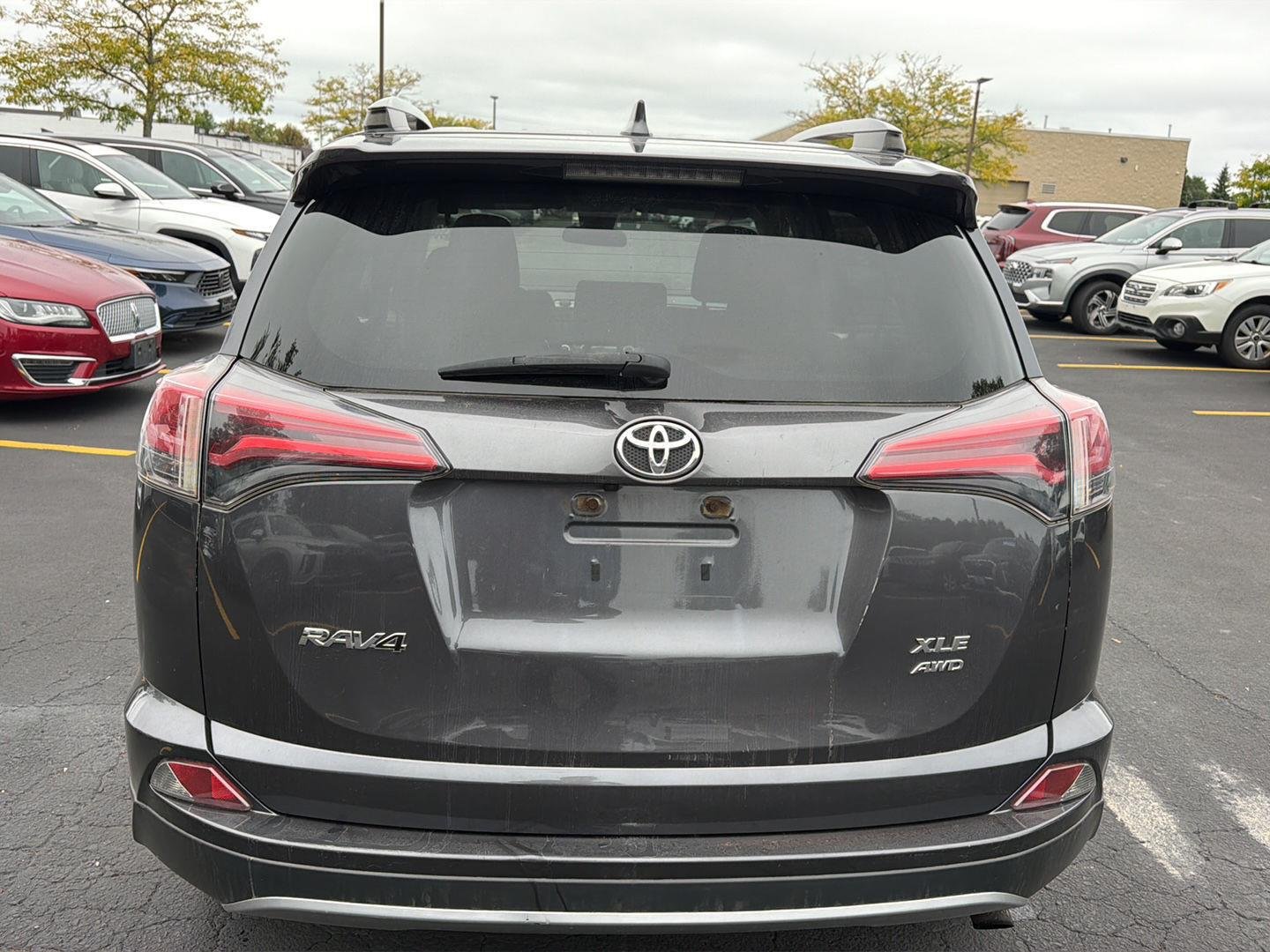 Used 2018 Magnetic Gray Metallic Toyota XLE image 5