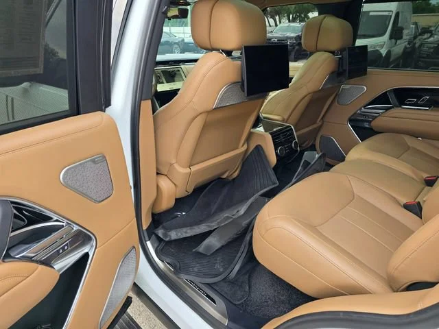 Used 2025 Ostuni Pearl Wht Prem Met Land Rover Autobiography image 35