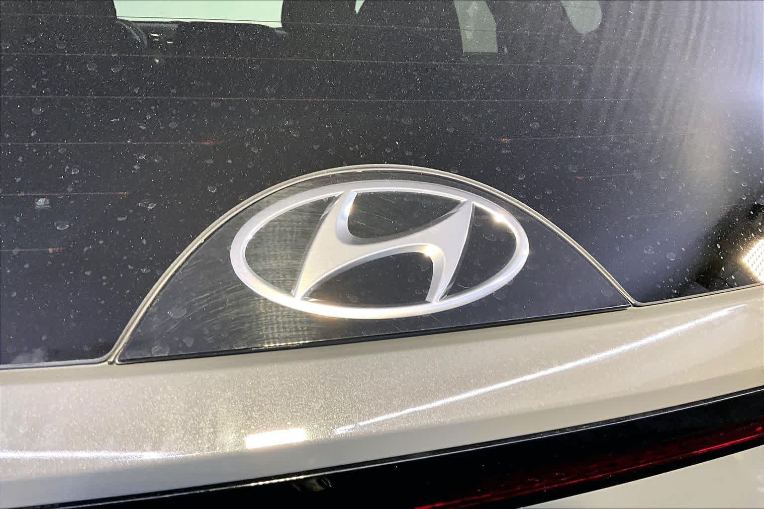 Used 2024 Hampton Gray Hyundai SEL image 33