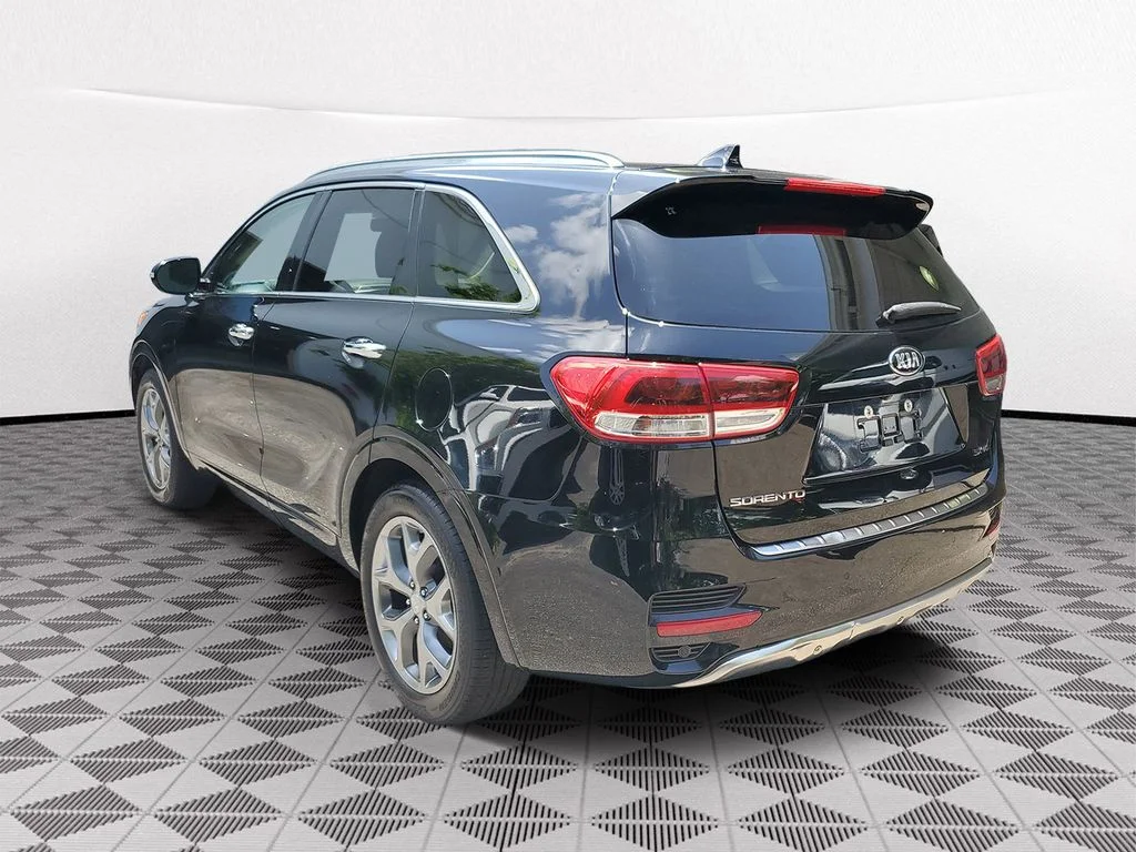 Used 2017 Black Kia SX image 3