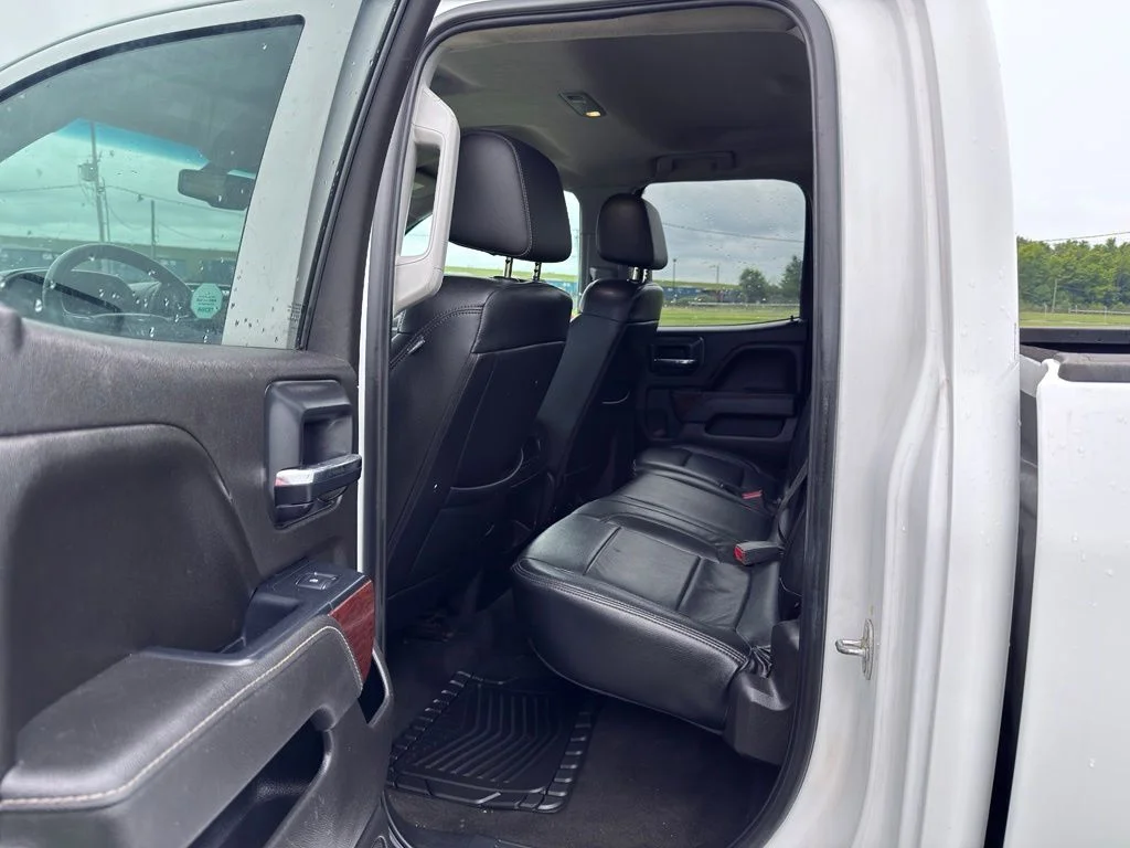 Used 2016 White GMC SLT image 26