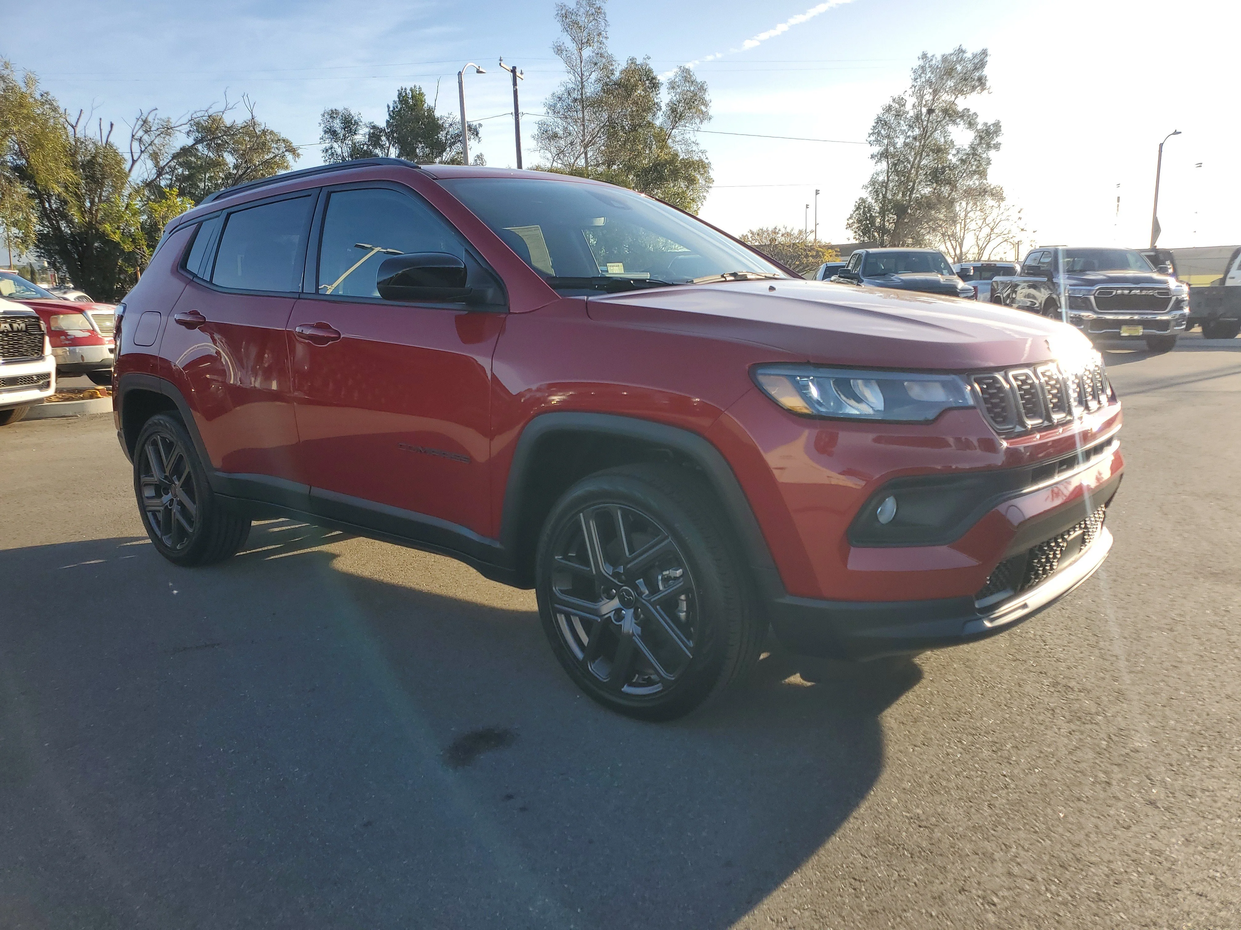 New 2026 Red Hot Pearl-Coat Exterior Paint Jeep Latitude image 7