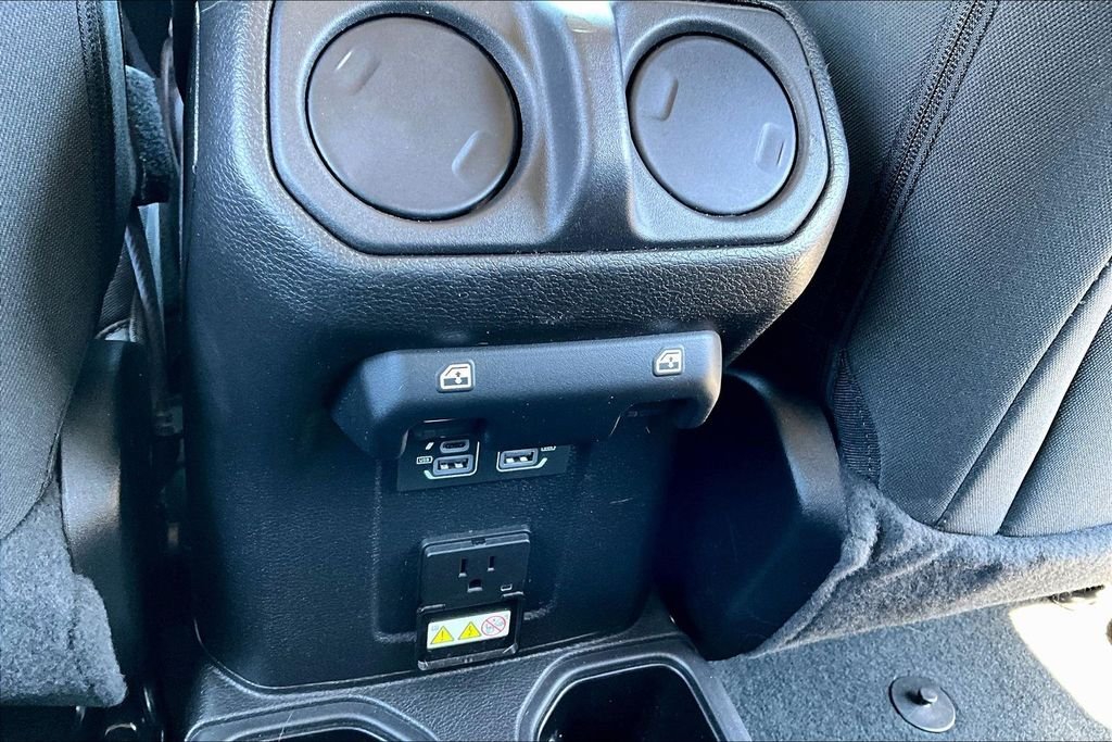 Used 2022 Green Jeep Unlimited Sahara image 10
