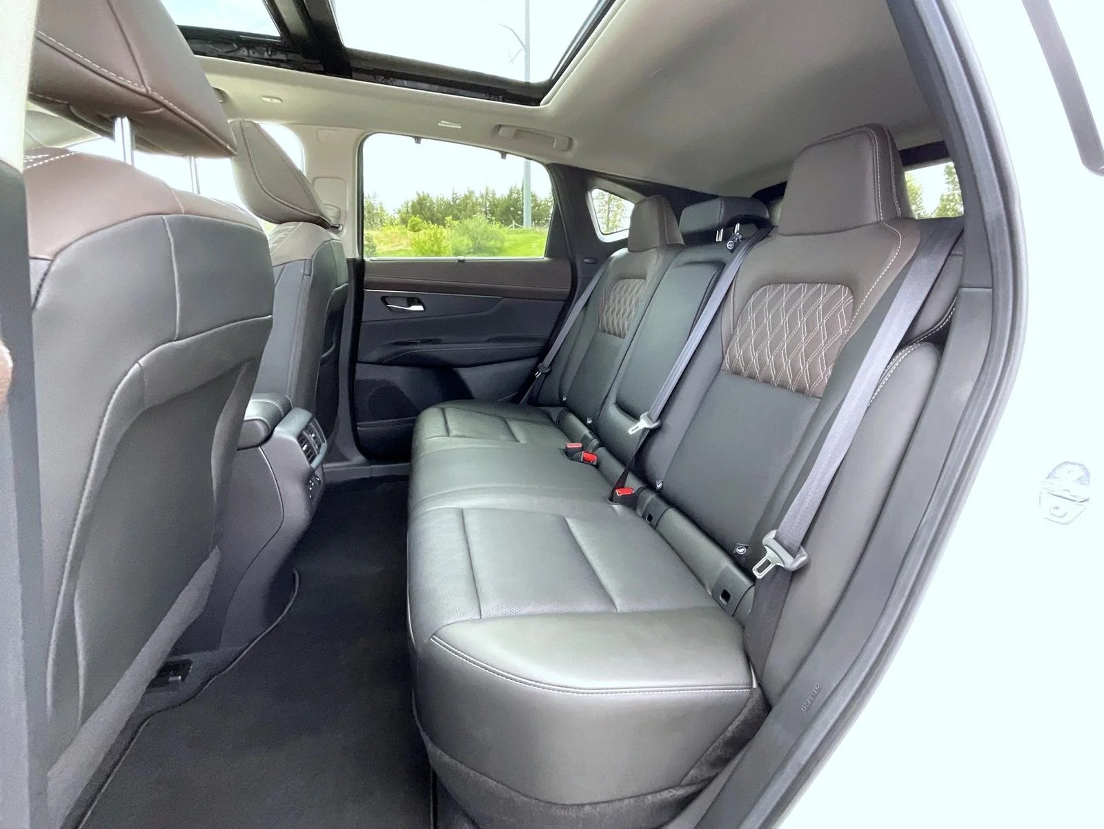 Certified Used 2025 White Nissan Platinum image 19