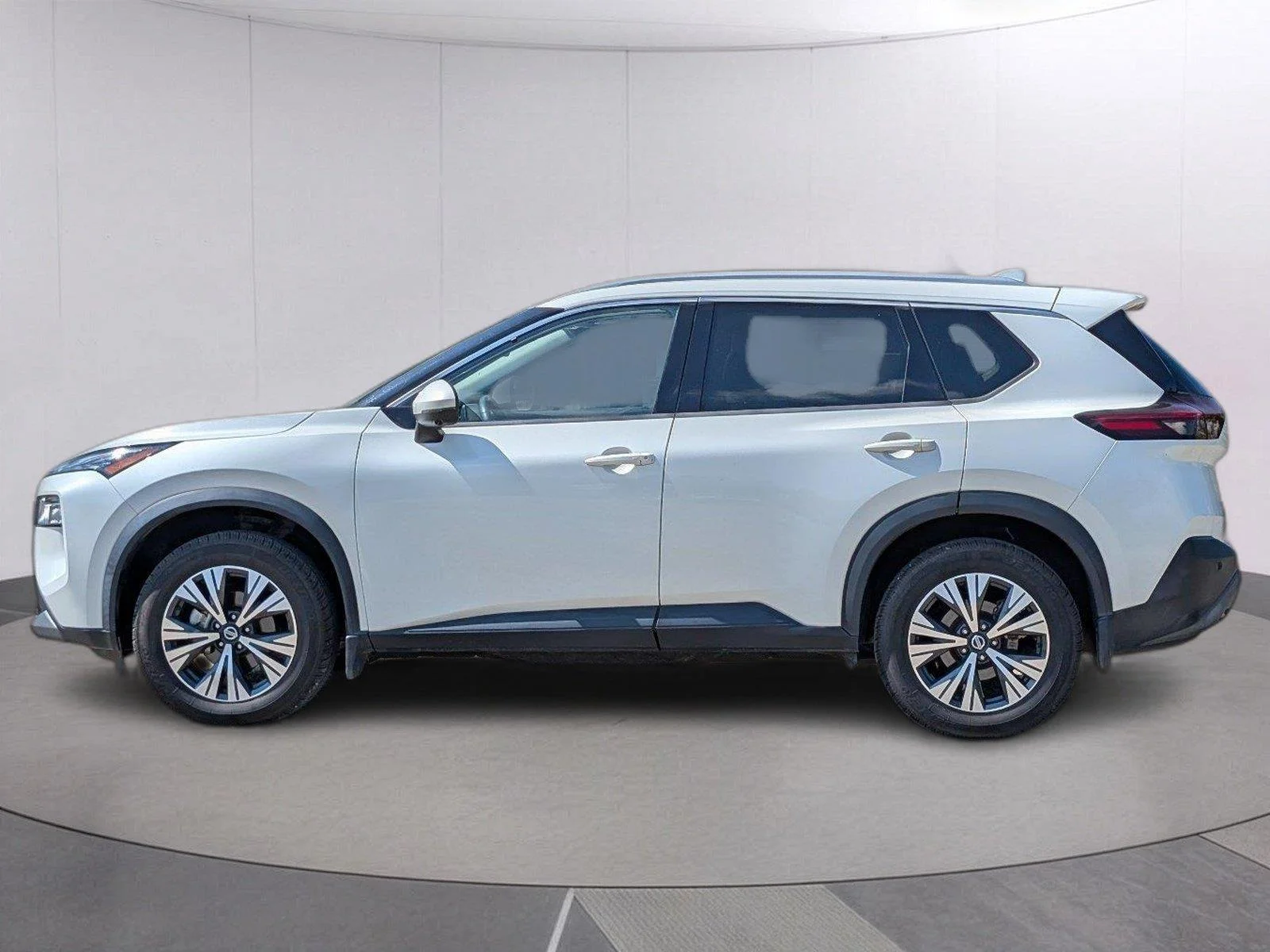 Used 2021 Pearl White Tricoat Nissan SV image 2