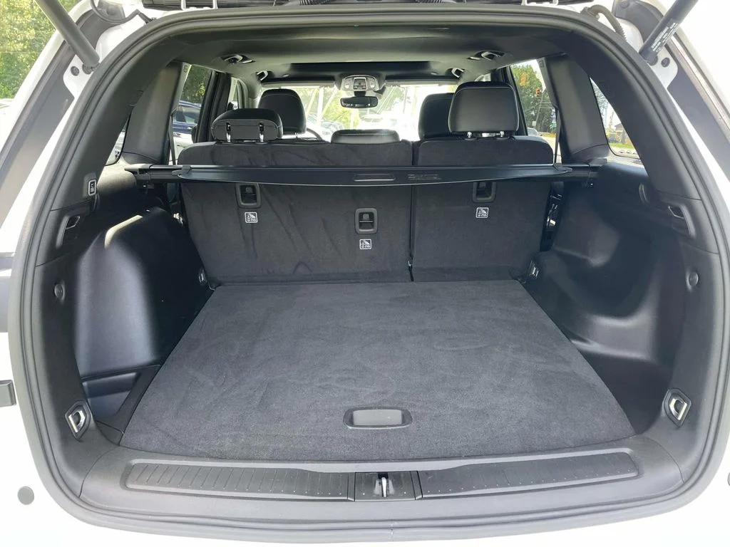 Used 2023 White Jeep Altitude X image 8