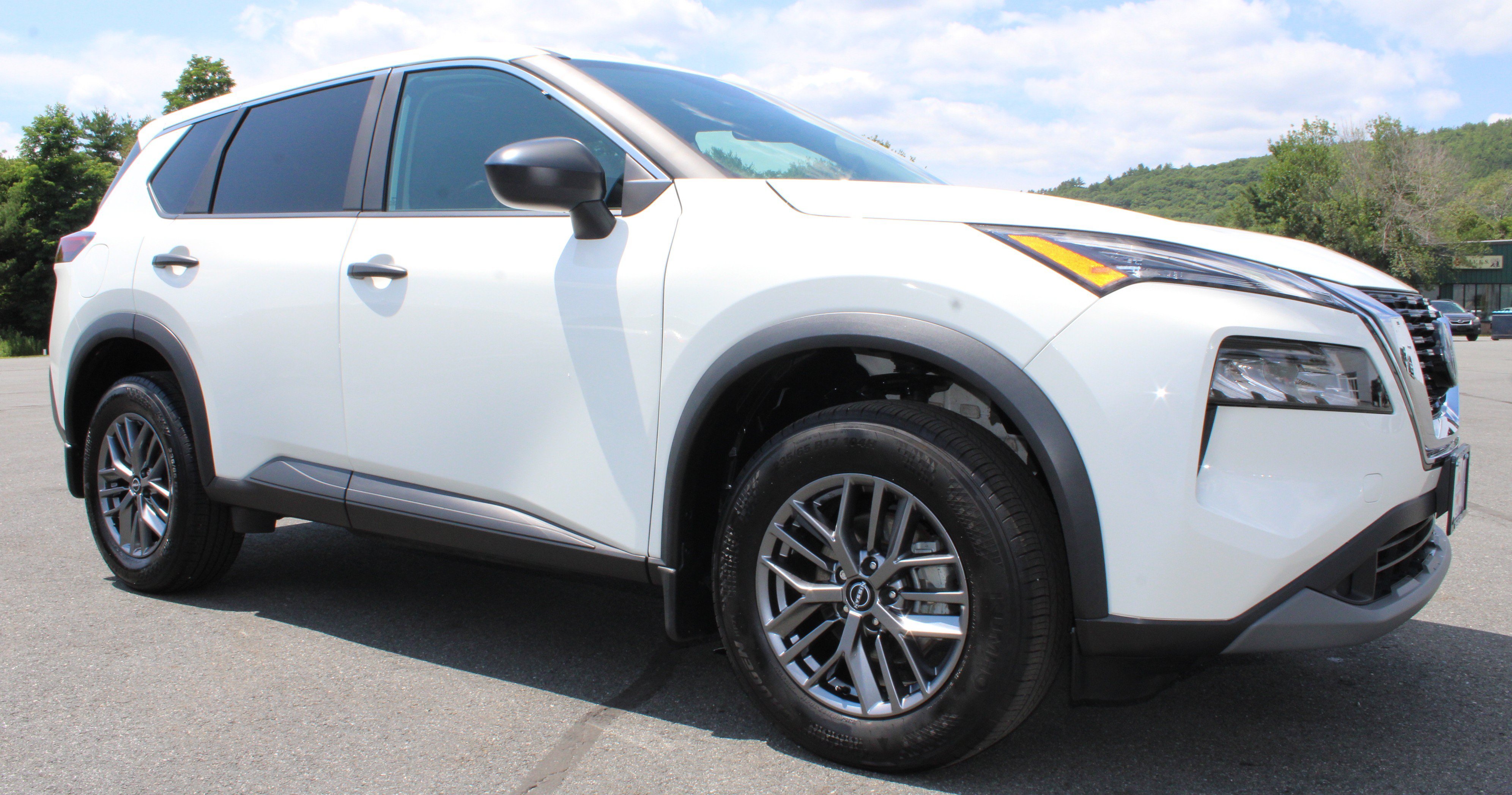 Used 2023 Glacier White Nissan S image 5