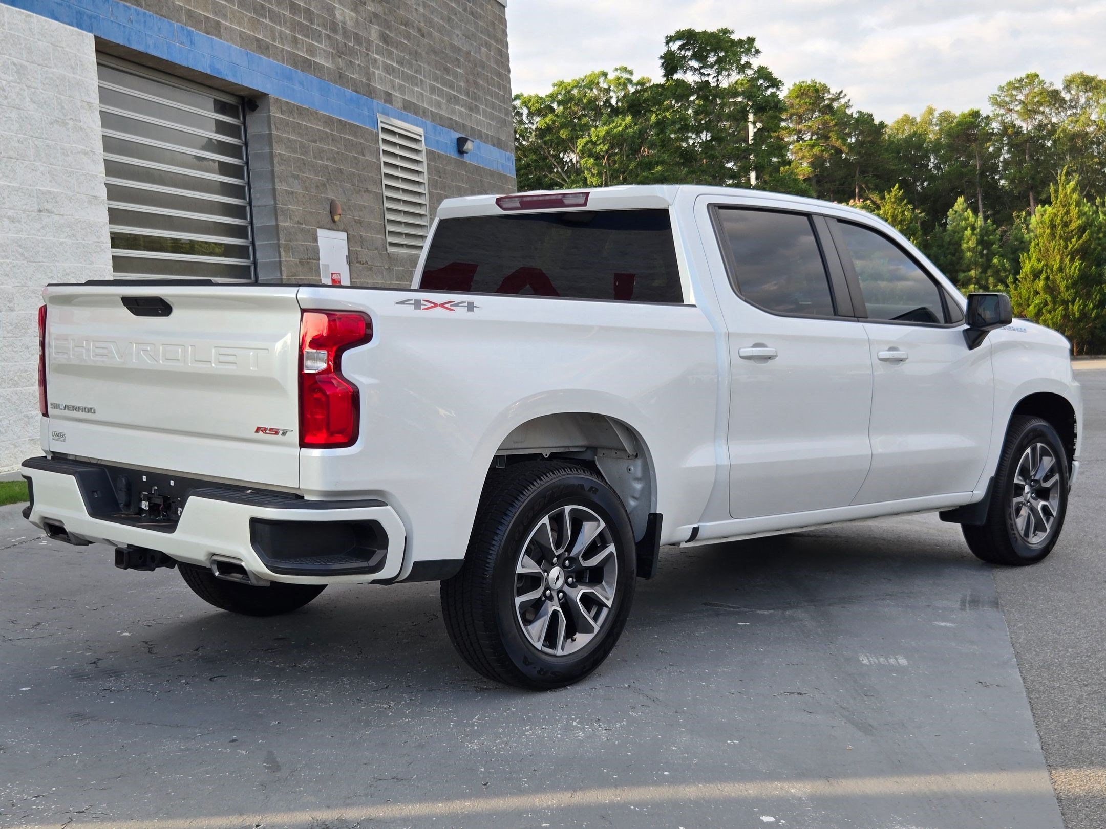 Used 2022 Iridescent Pearl Tricoat Chevrolet RST image 7