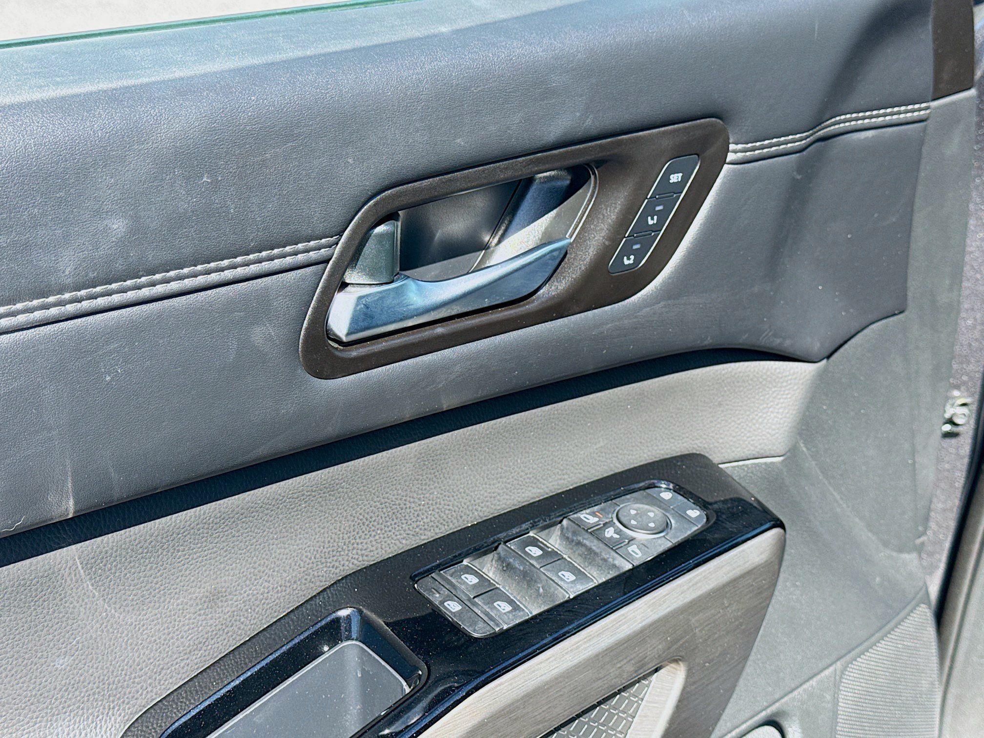 Used 2025 Gun Metallic Nissan Platinum image 24