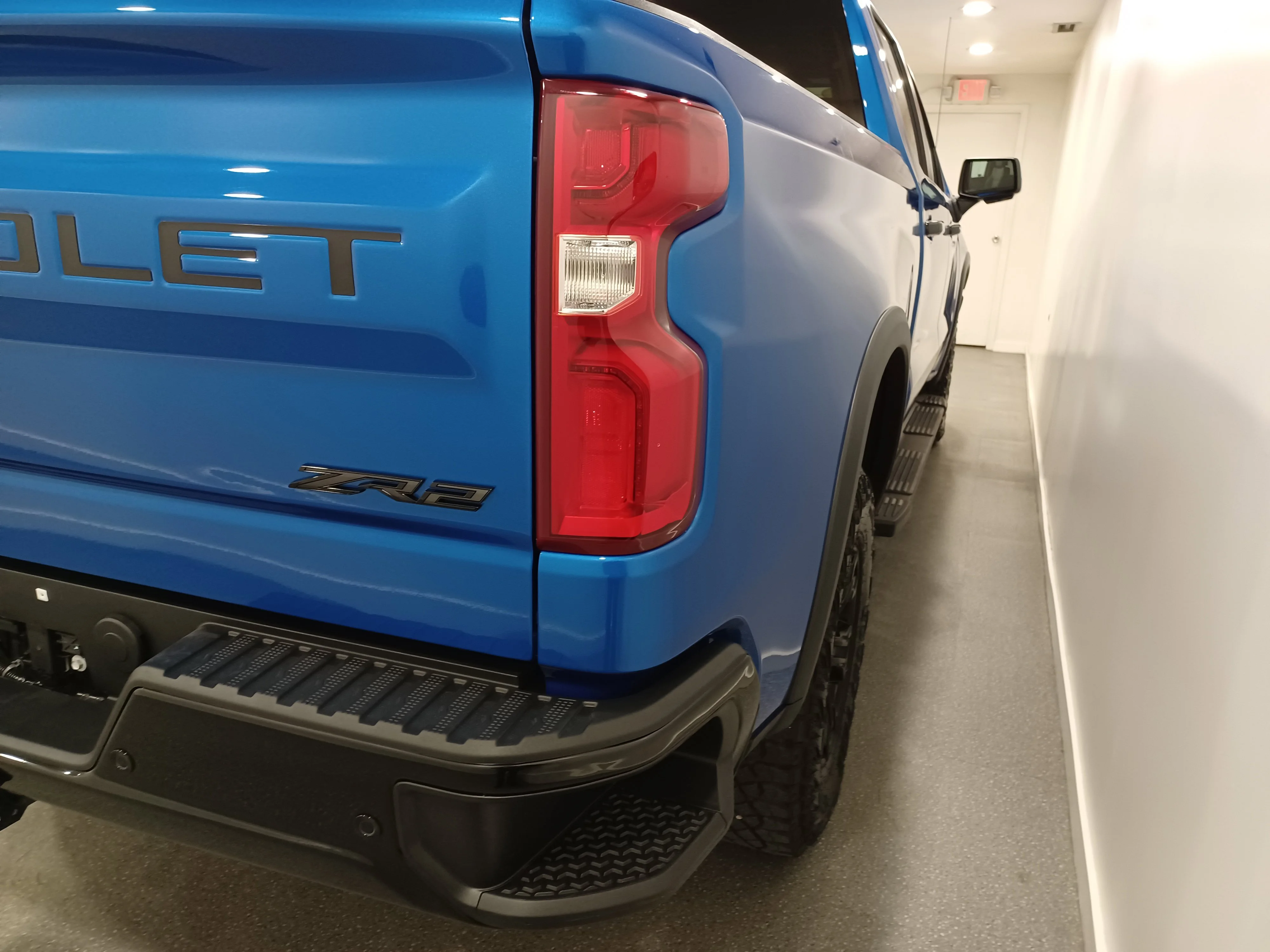 Certified Used 2024 Glacier Blue Metallic Chevrolet ZR2 4x4*Adaptive Cruise | Remote Start | Nav | Head Up Display | Cooled Leather | Htd Steering Wheel image 23