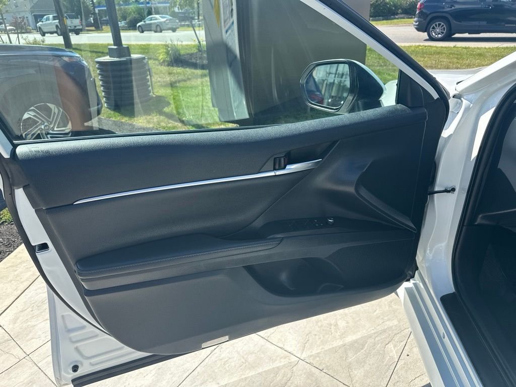 Used 2021 Beige Toyota XLE image 9