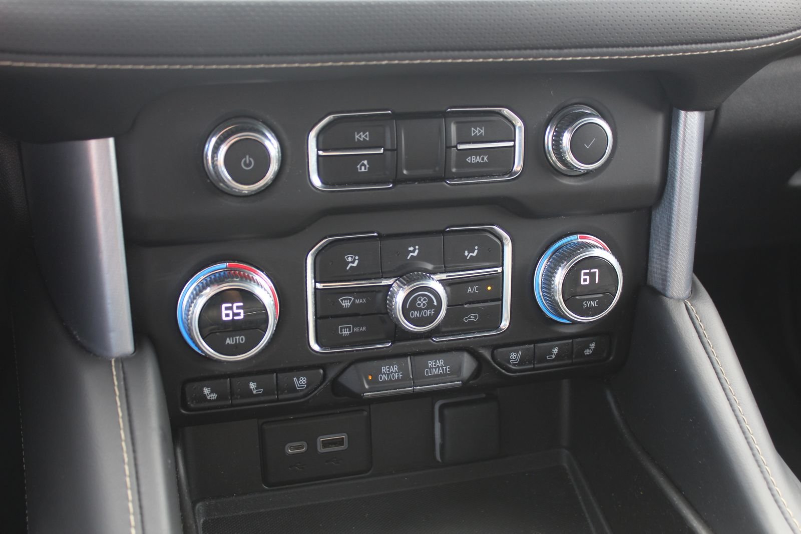 Used 2023 Sterling Metallic GMC SLT image 17