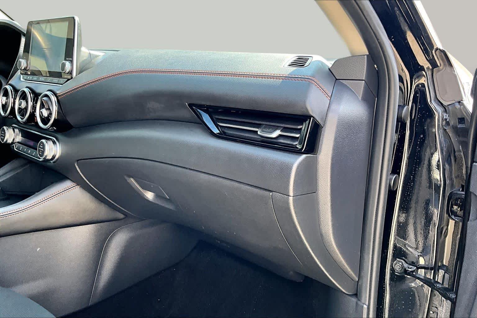 Used 2022 Super Black Nissan SR image 16