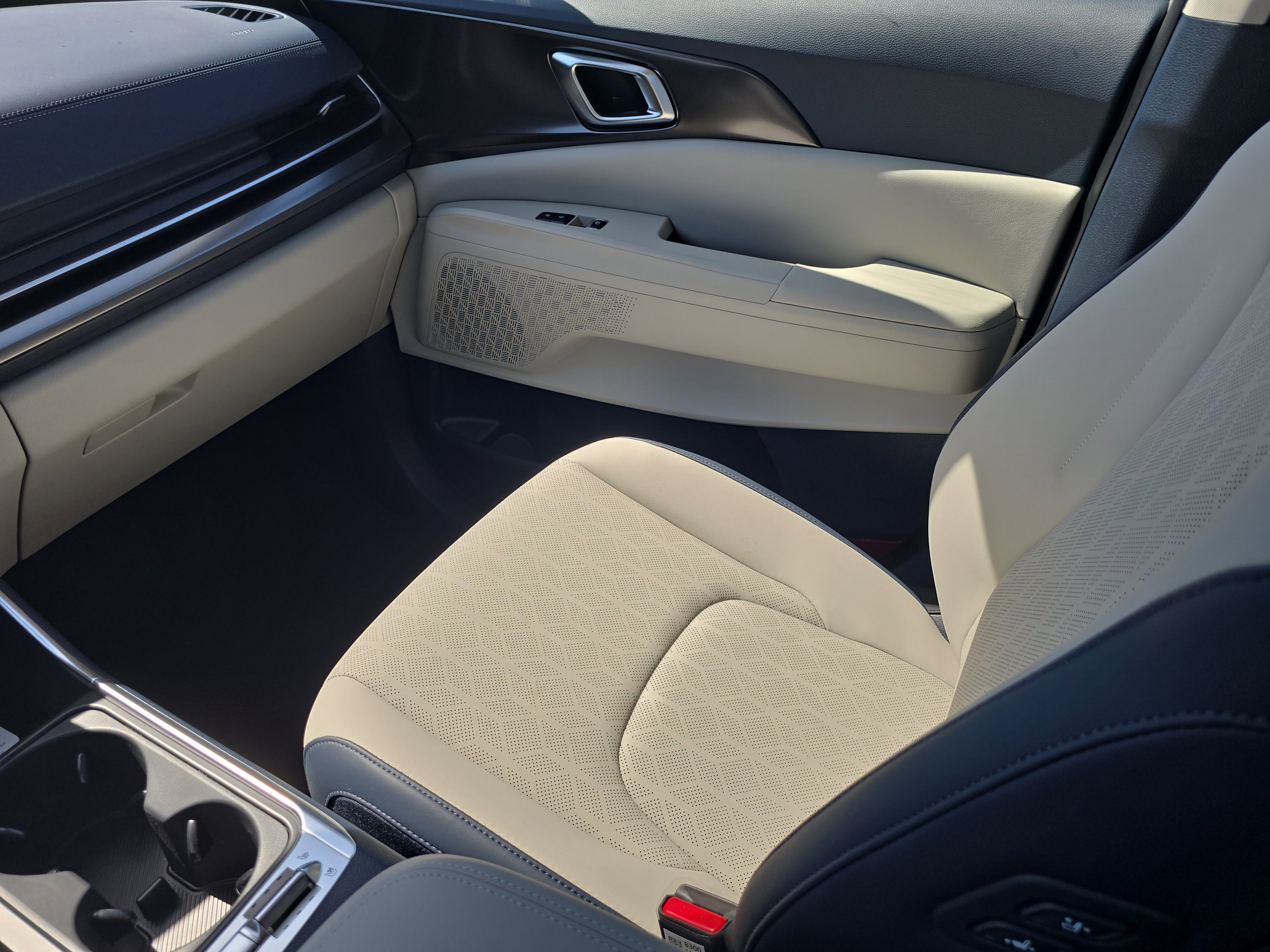 New 2026 Ceramic Silver Kia SX image 16