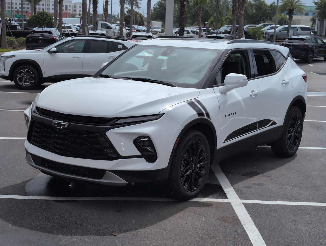 New 2026 Summit White Chevrolet 3LT image 4