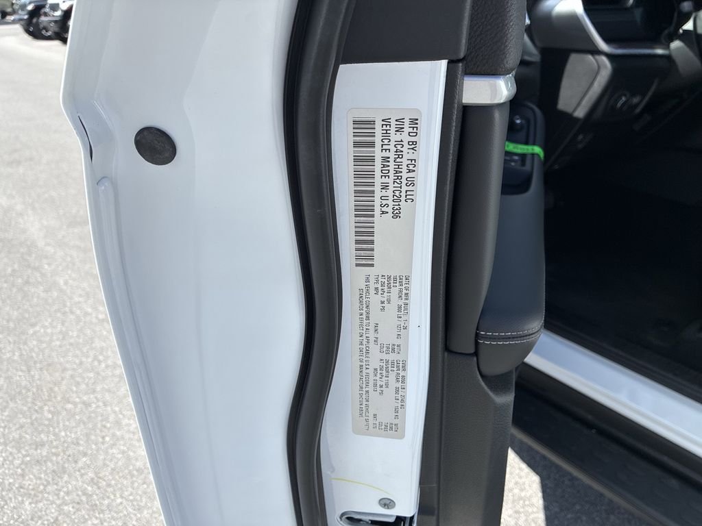 New 2026 Bright White Clear-Coat Exterior Paint Jeep Altitude image 38
