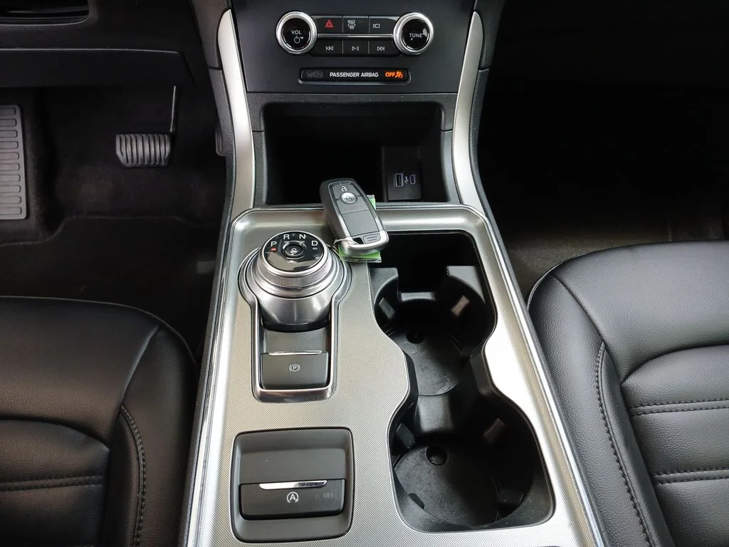 Used 2022 White Ford SEL image 16