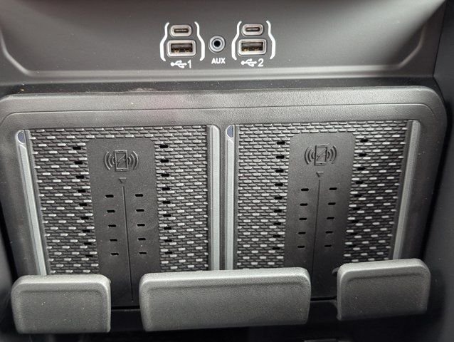 New 2026 Bright White Clear-Coat Exterior Paint RAM Laramie image 21