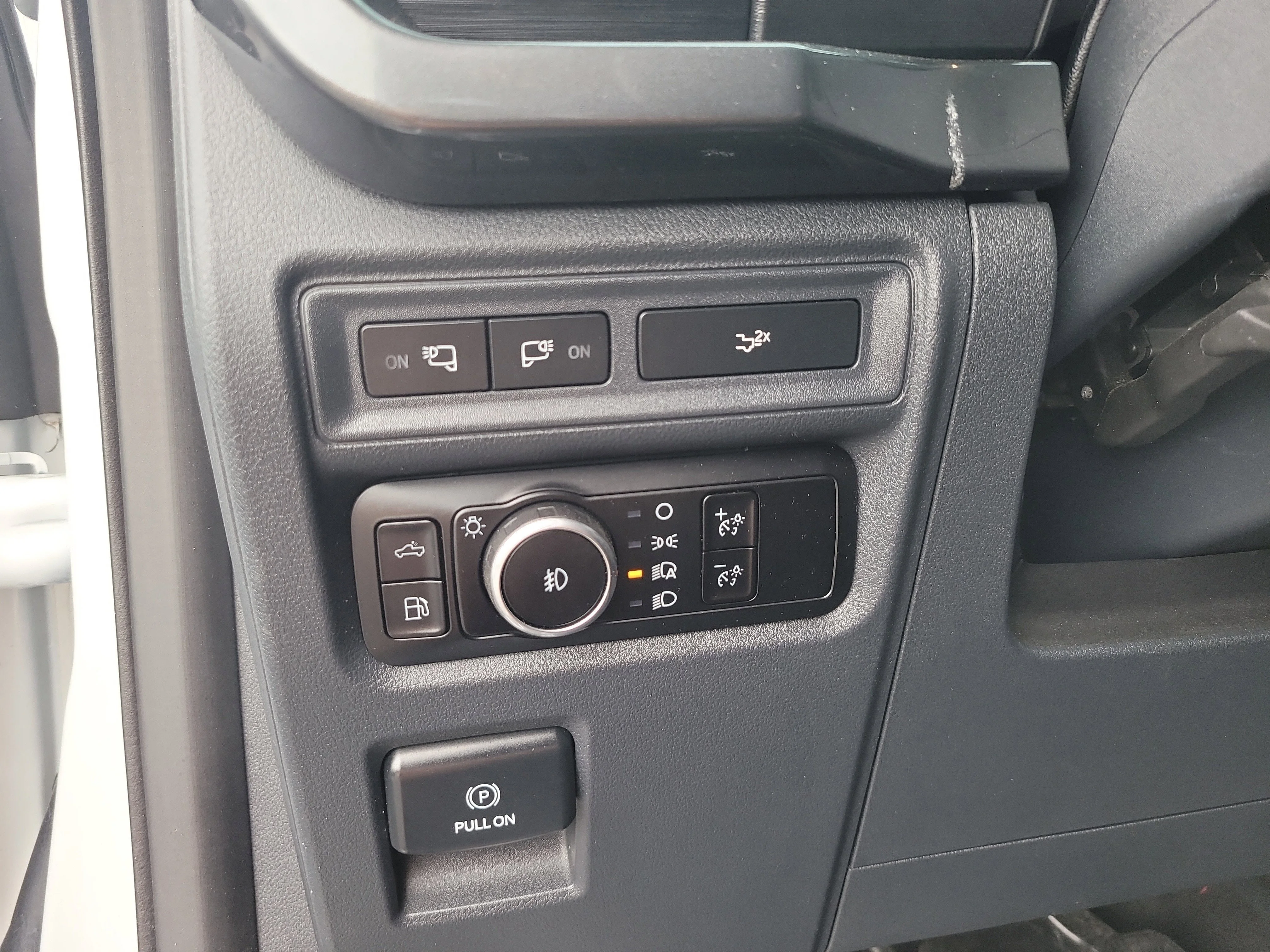 Used 2023 Oxford White Ford XLT image 31