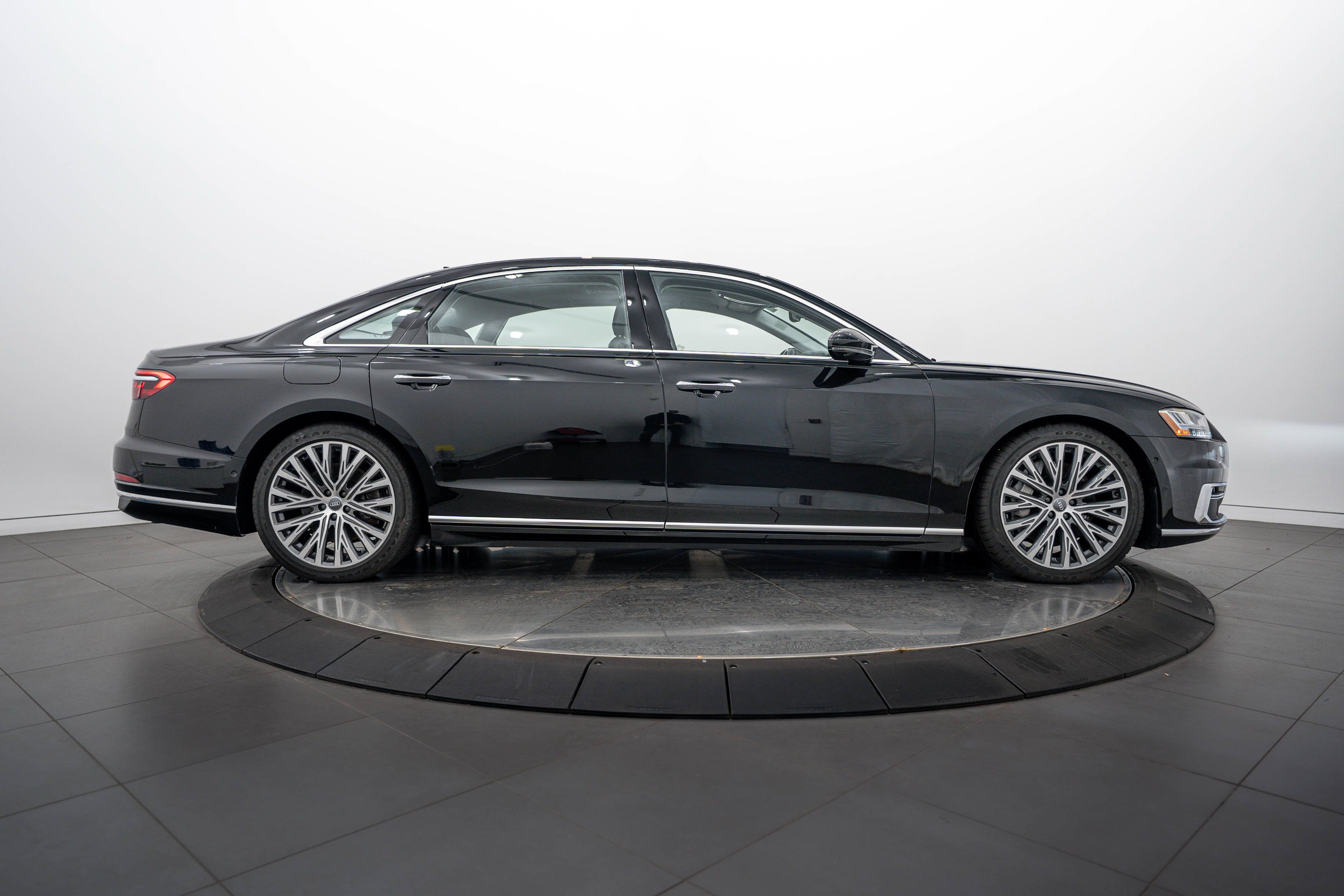 Used 2019 Mythos Black Metallic Audi  image 3
