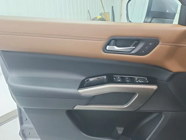 Used 2024 Gray Nissan Platinum image 34