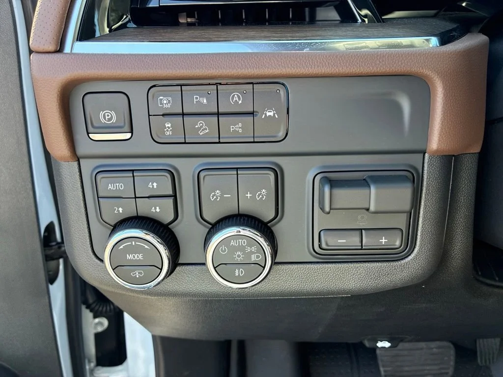 New 2026 Polar White Tricoat Chevrolet High Country image 12