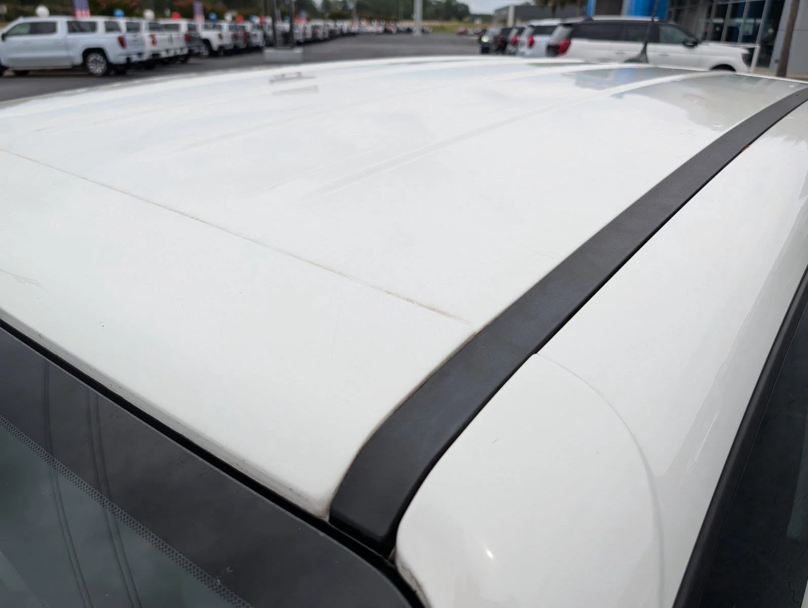 Used 2023 Alpine White Clearcoat Jeep Latitude image 35