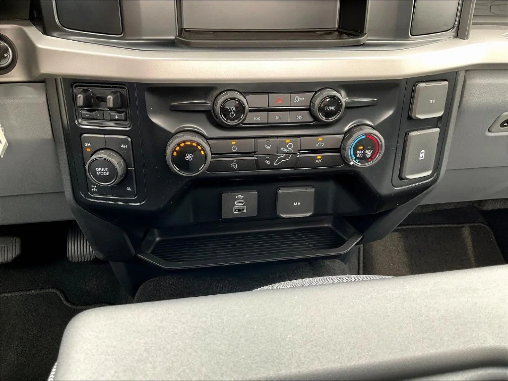 New 2026 Oxford White Ford F-250® XL image 21