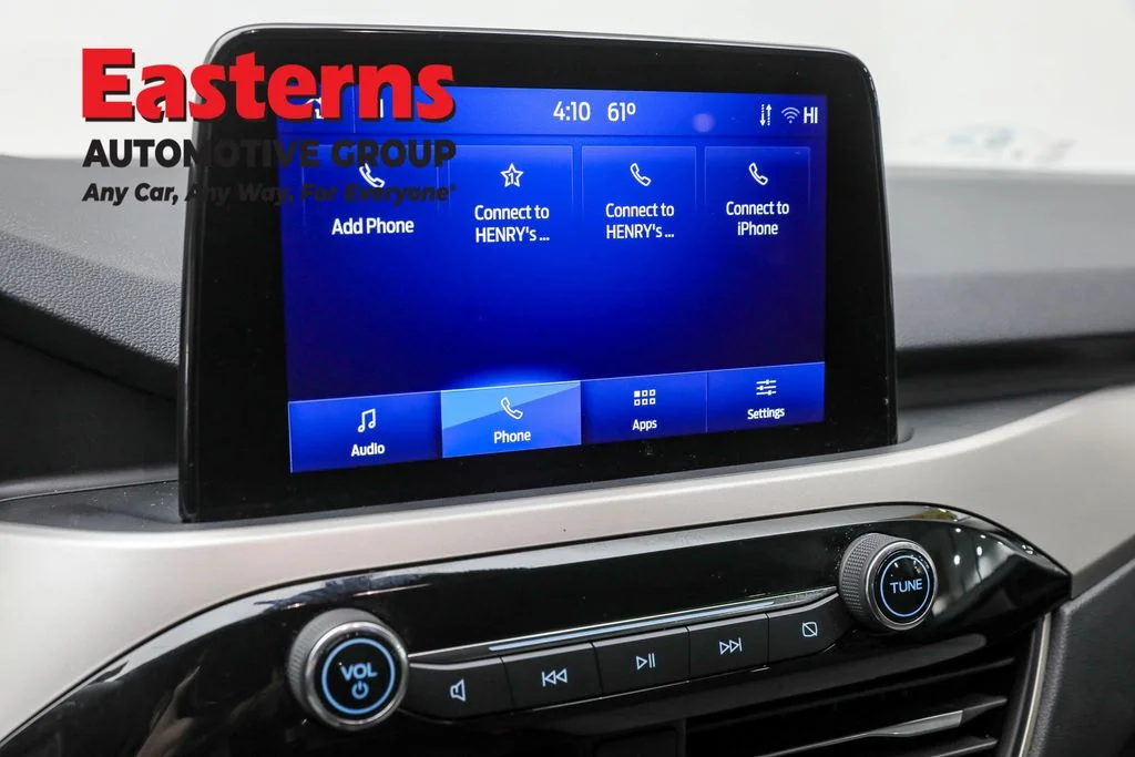 Used 2022 Black Ford SE image 19