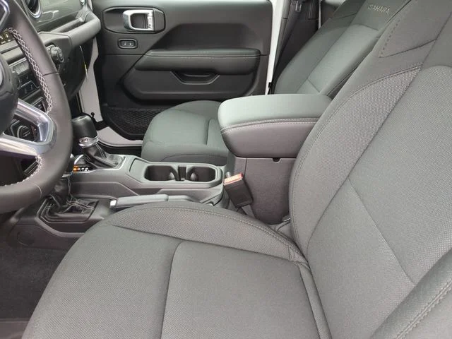 Used 2023 White Jeep Sahara image 22