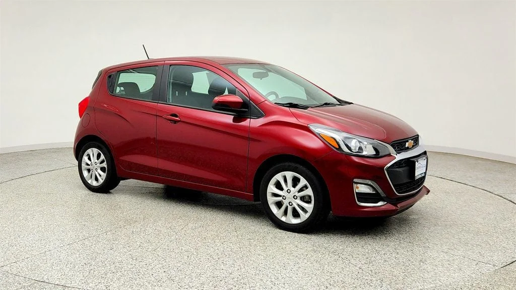Used 2022 Crimson Chevrolet 4dr Hatchback CVT 1LT image 3