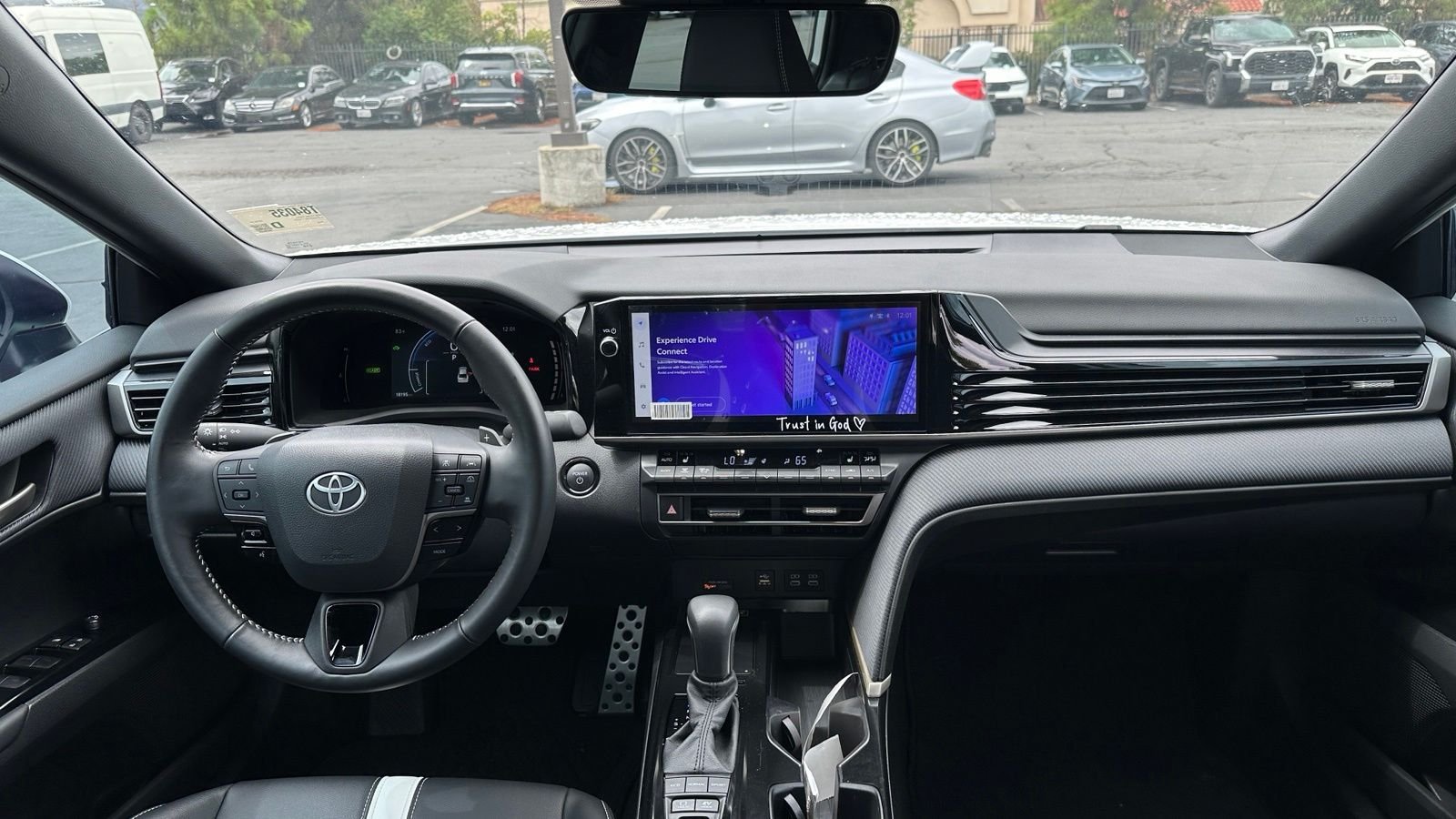 Certified Used 2025 Ice Toyota SE image 5