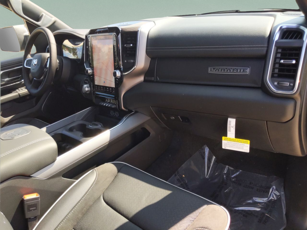 New 2026 Diamond Black Crystal Pearl-Coat Exterior Paint RAM Laramie image 36