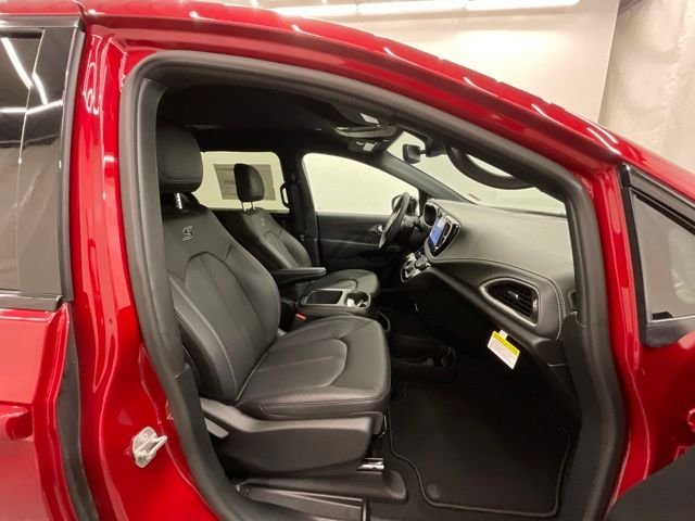 2026 Chrysler Pacifica Select - Photo 23