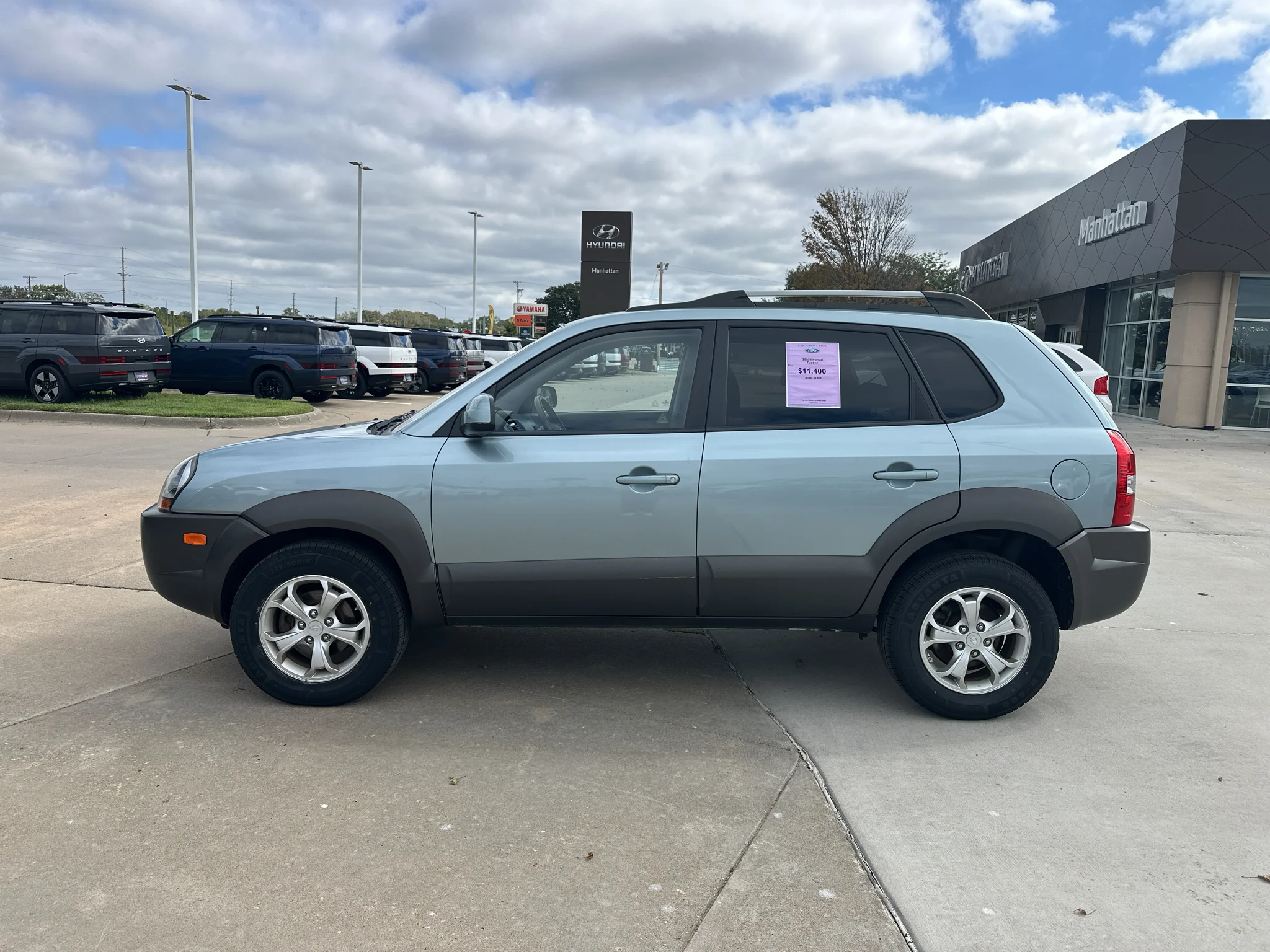 Used 2009 Desert Sage Metallic Hyundai SE image 9