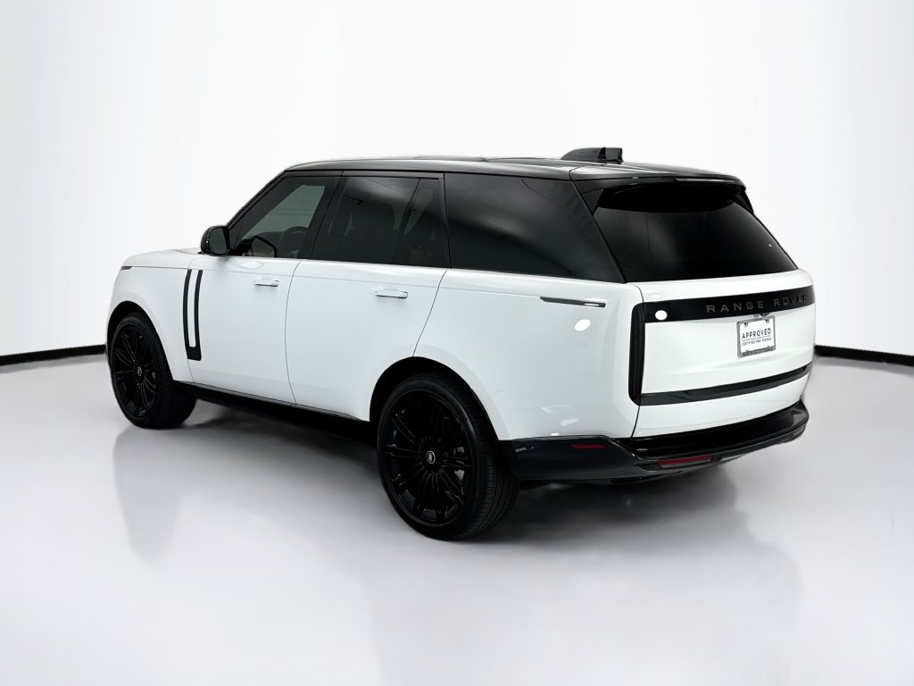 Certified Used 2025 Fuji White Land Rover SE image 7