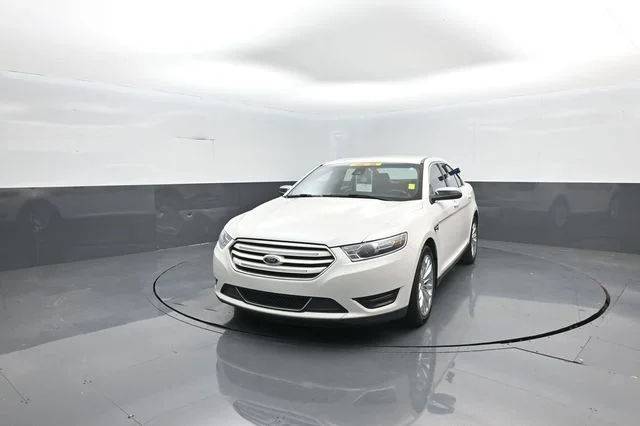 Used 2018 White Platinum Clearcoat Metallic Ford Limited image 4