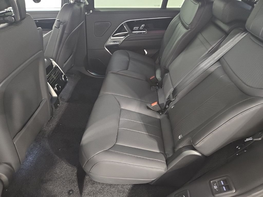 New 2026 Santorini Black Metallic Land Rover SE image 20