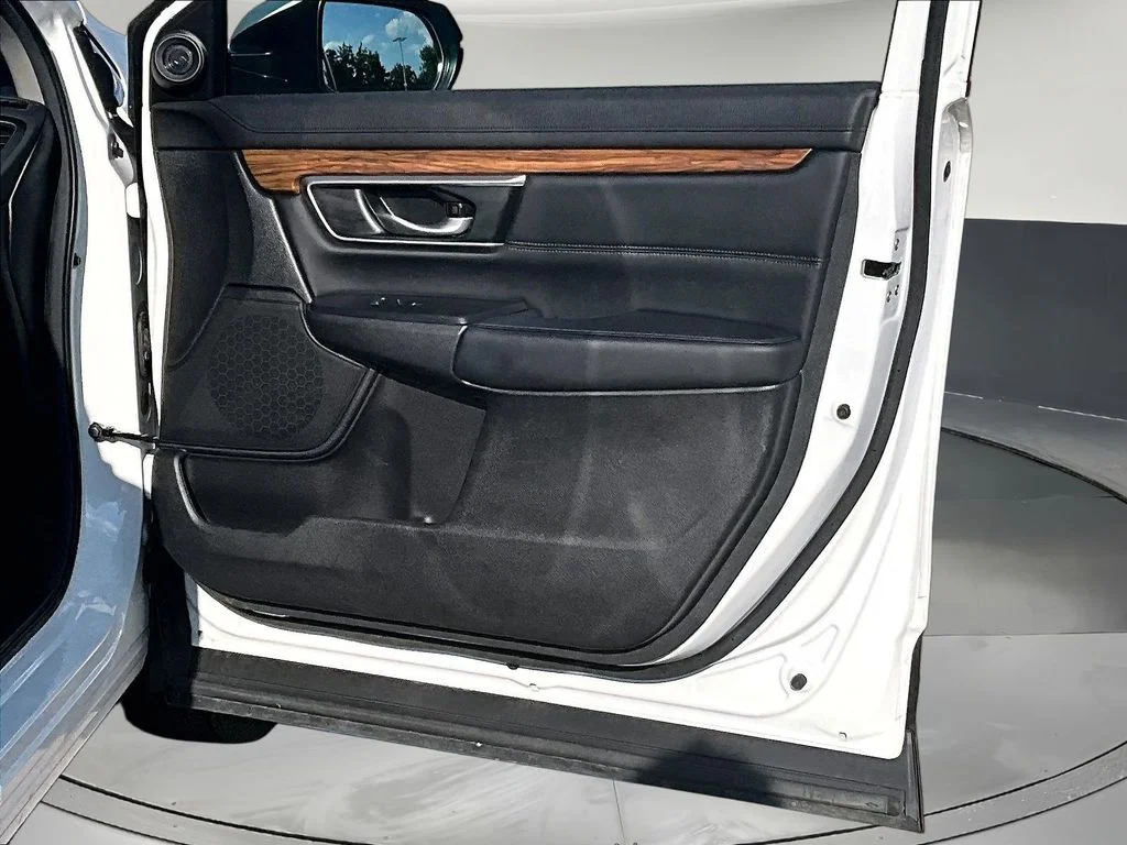 Certified Used 2022 White Honda Touring image 31