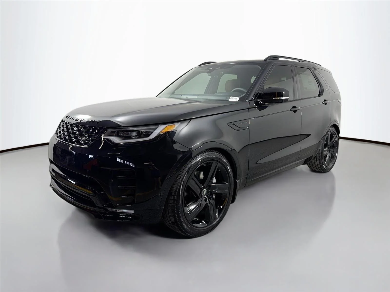 2026 Land Rover Discovery P300 Dynamic SE's photo