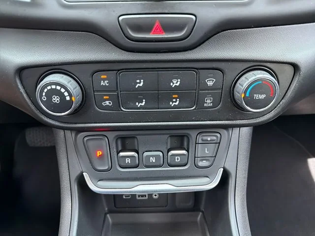 Used 2019 Black GMC SLE image 14