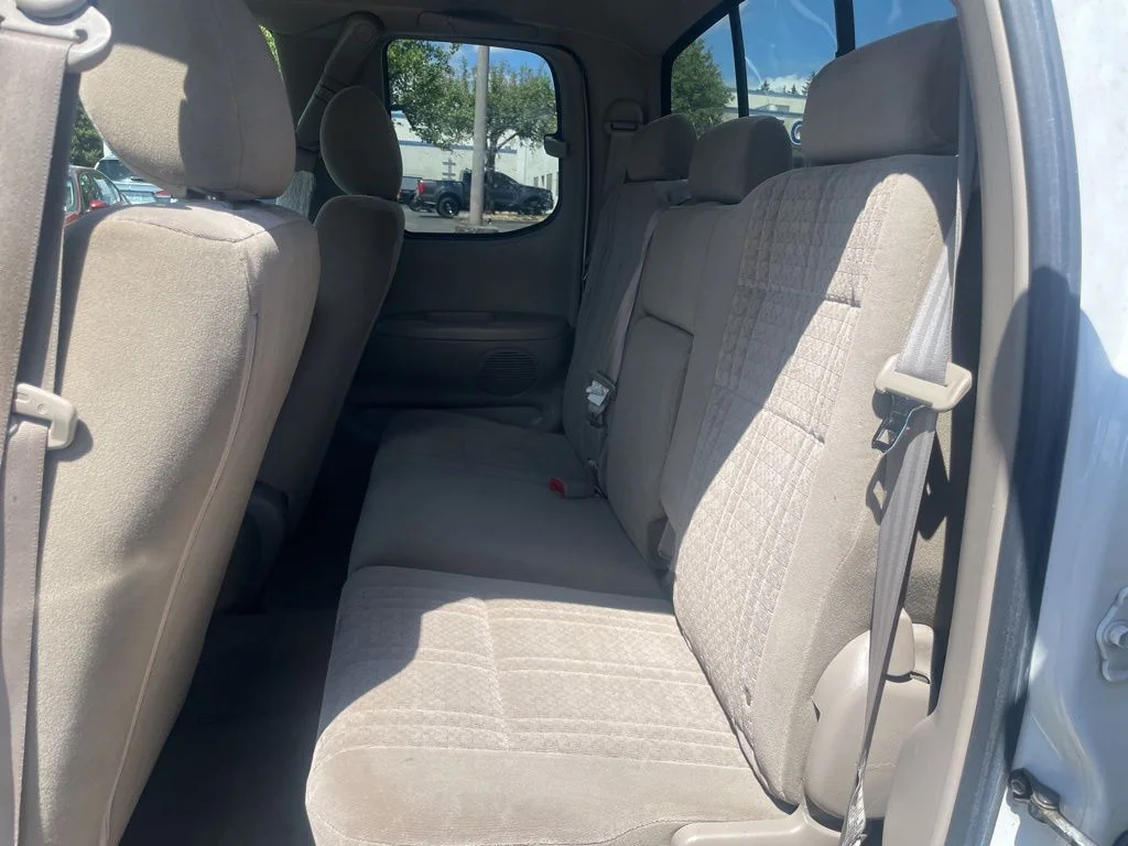 Used 2006 Natural White Toyota SR5 image 12